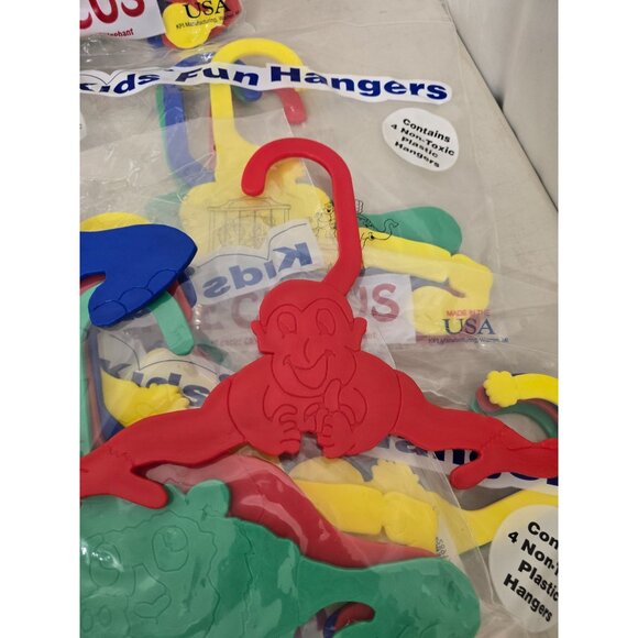 20 Kids Fun Hangers The Circus 4-Pack Non-Toxic Plastic Made in USA - Picture 5 of 9